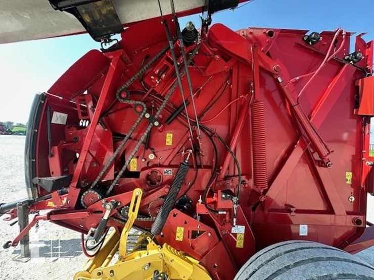 new-holland-roll-belt-560-image-13
