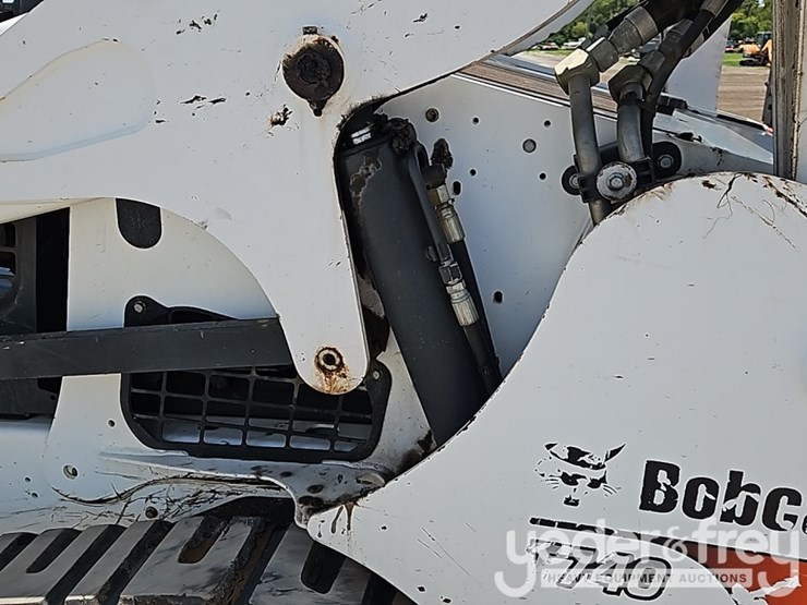 2019-bobcat-t740-image-21