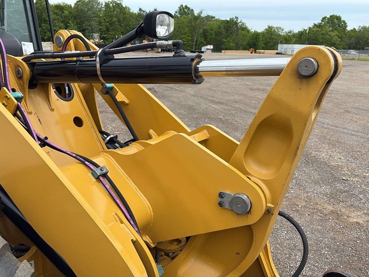 2022-caterpillar-906m-image-31