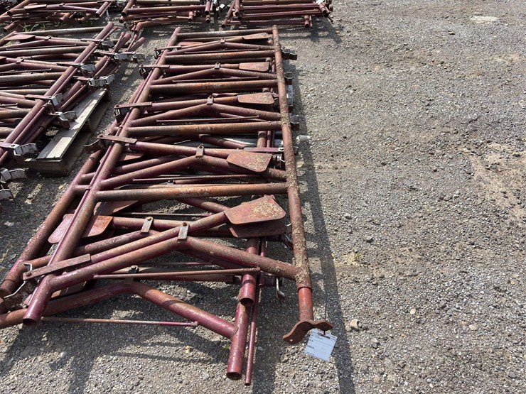 pallet-of-(3)-cattle-headlocks-image-1