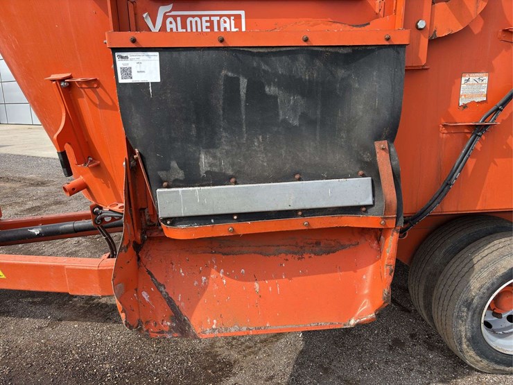 val-metal-b-max-630-cattle-feed-mixer-image-11