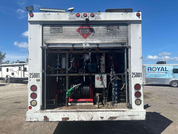 2015-peterbilt-348-image-33