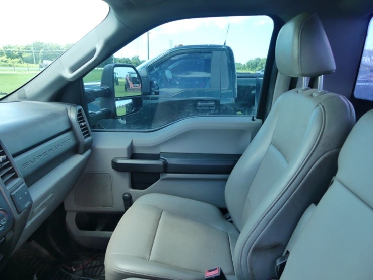 2019-ford-f150-xl-image-13