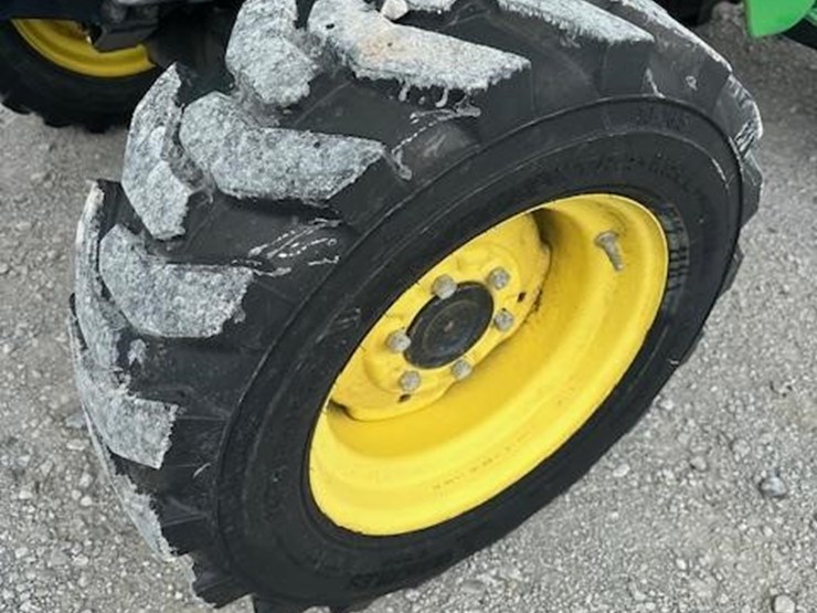2011-john-deere-4720-image-12