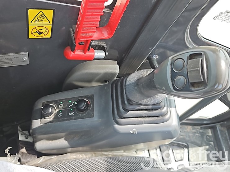 2022-doosan-dx85r-3-image-32