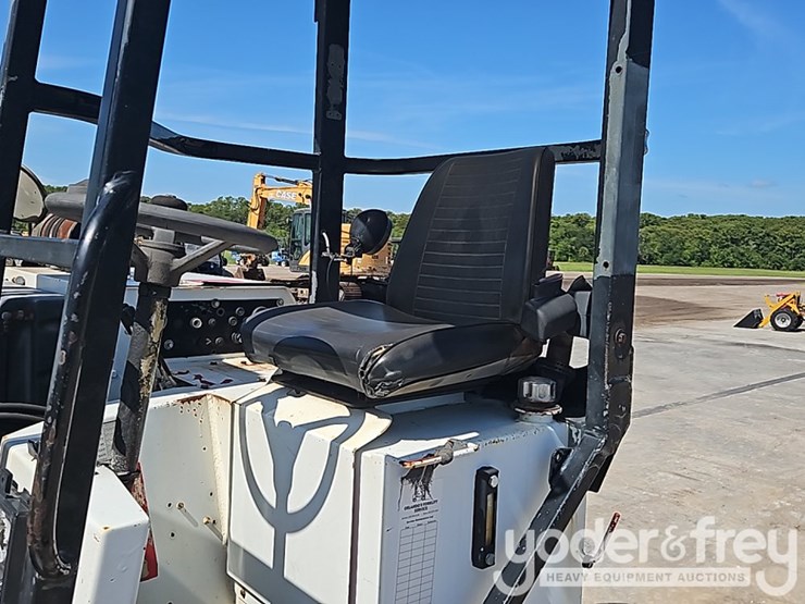 2004-moffett-m5500-image-28