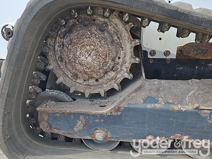 2019-bobcat-t740-image-11