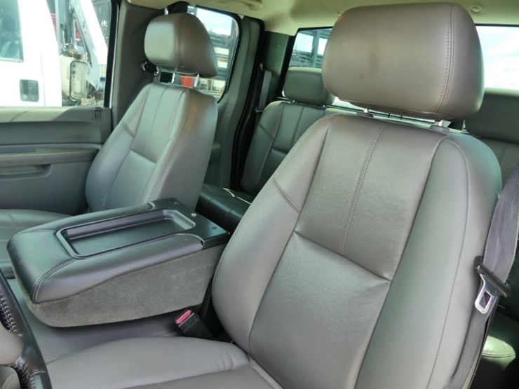 2011-chevrolet-silverado-image-9