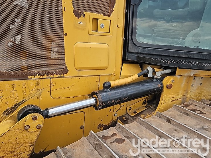 2016-caterpillar-d6k2-lgp-image-19