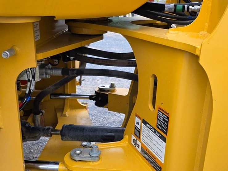2021-deere-524l-image-35