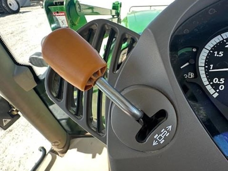 2014-john-deere-6125r-image-23