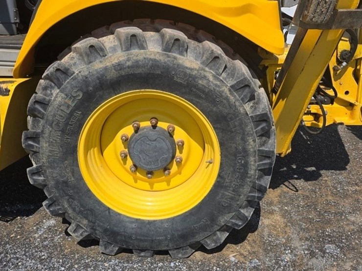 2011-new-holland-b95b-image-28