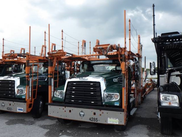 2020-freightliner-114sd-image-1