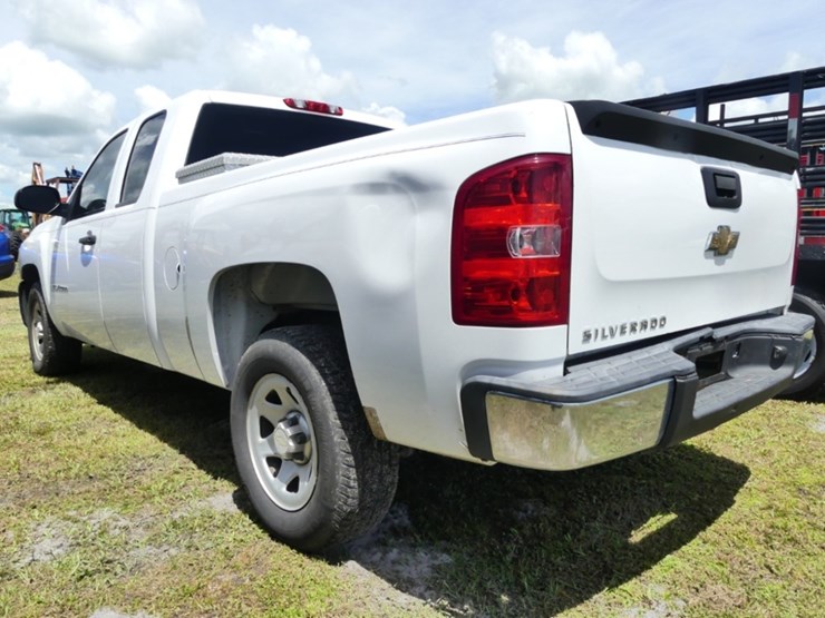 2011-chevrolet-silverado-image-4
