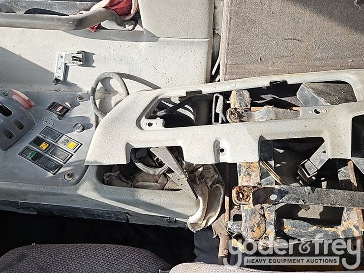 2009-volvo-a40e-image-34