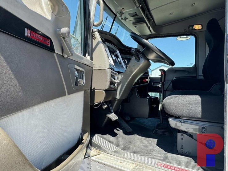 2013-kenworth-t800-image-11