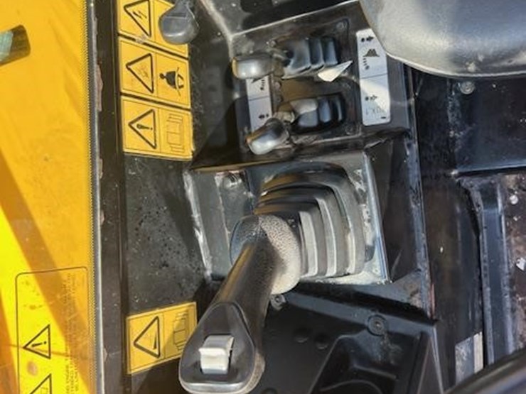 2016-jcb-507-42-image-35
