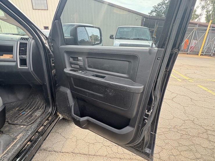 2013-dodge-ram-1500-image-24