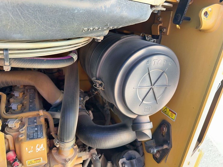 2018-caterpillar-262d-image-17