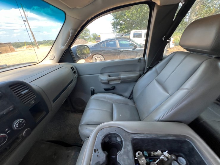 2009-chevrolet-2500-image-33