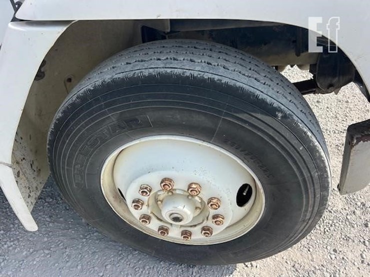 2003-freightliner-fl70-image-21