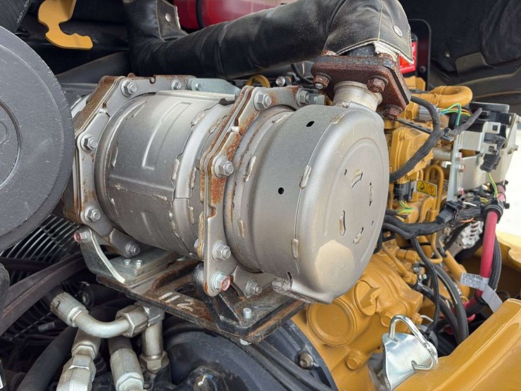 2022-caterpillar-906m-image-15