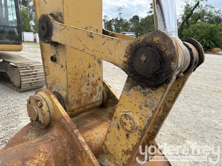 2004-caterpillar-318c-image-14