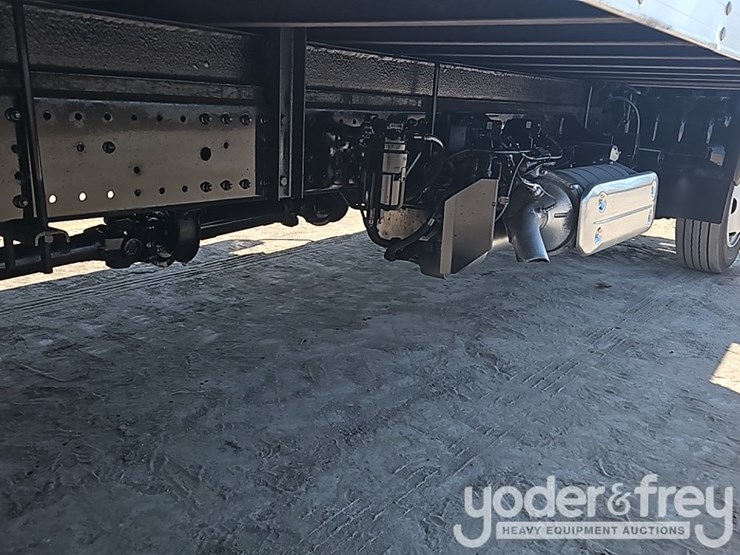 2019-hino-195-image-9