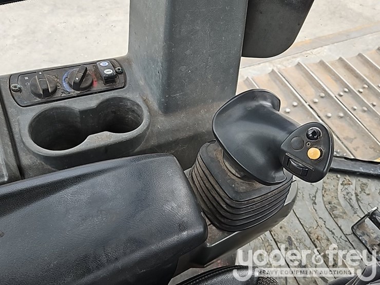 2016-caterpillar-d6k2-lgp-image-31