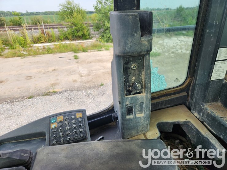 2010-deere-644k-image-30