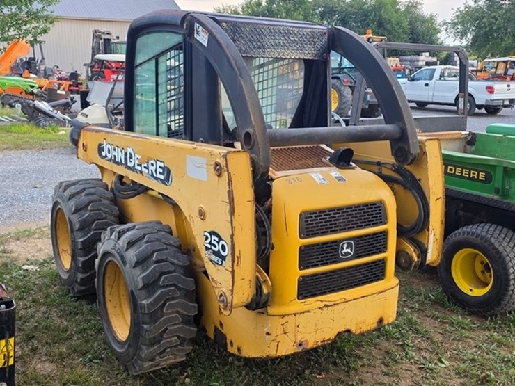 john-deere-250-image-3