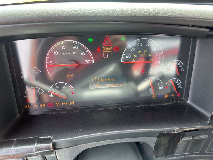 2007-volvo-vnm200-semi-truck-image-27