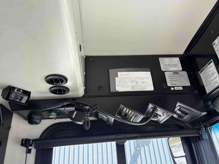 2014-gillig-low-floor-image-14