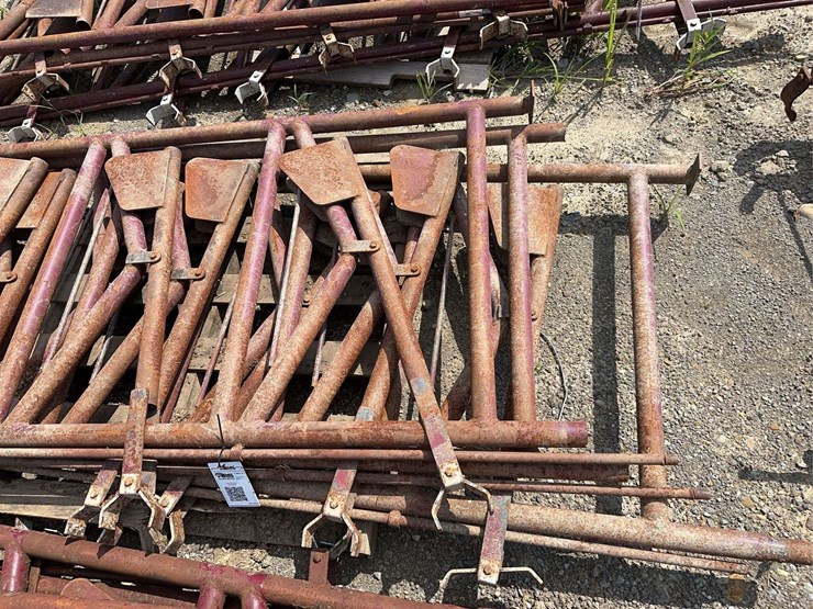 pallet-of-(3)-cattle-headlocks-image-2