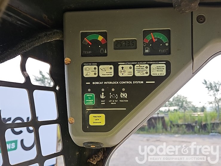 2007-bobcat-t300-image-29