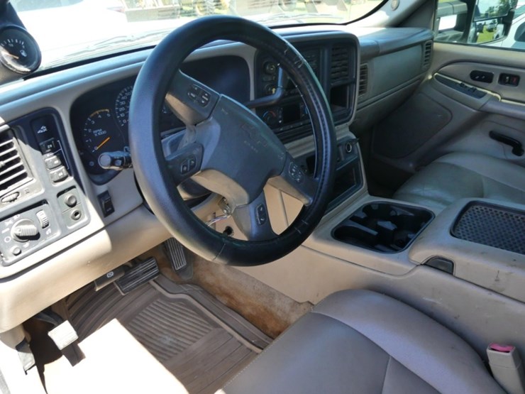 2005-chevrolet-3500-image-13