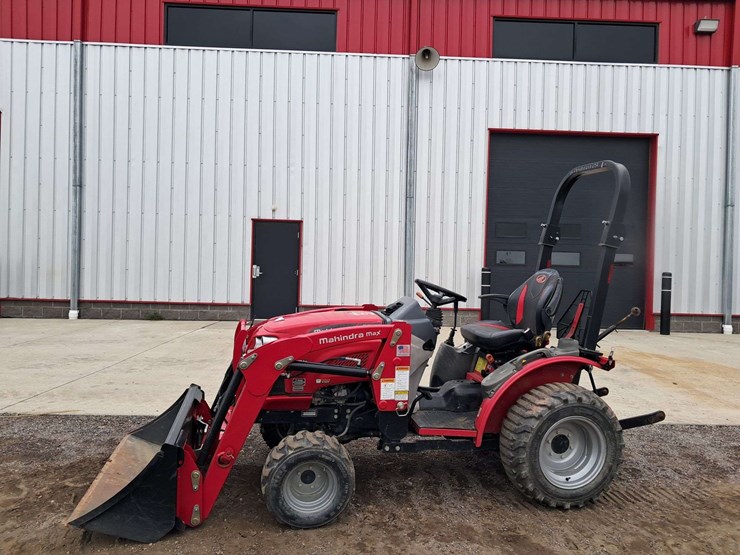 2022-mahindra-max25xlh-4wd-tractor-image-1