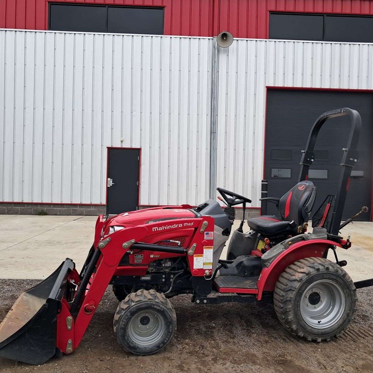 2022 Mahindra MAX25XLH 4WD Tractor