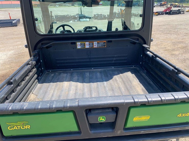2023-john-deere-gator-image-17
