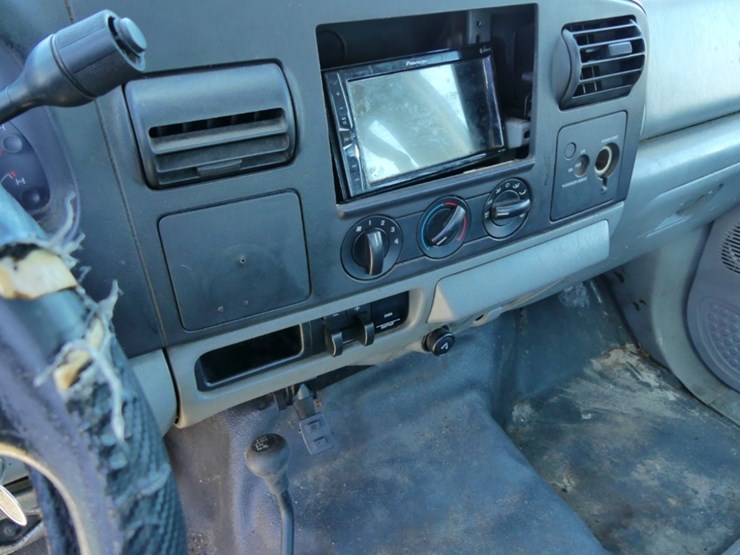 2005-ford-f550-xl-image-14