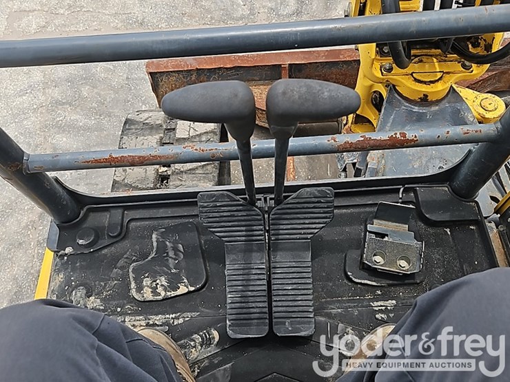 2017-kobelco-sk45sr-image-36