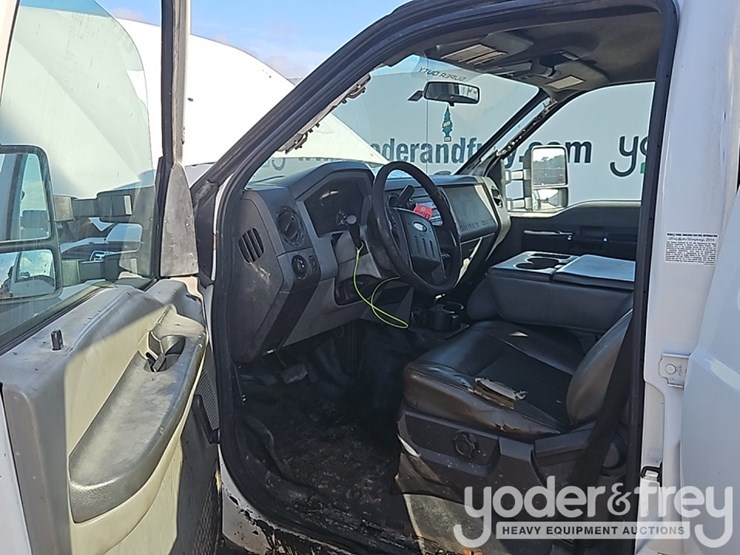 2015-ford-f550-image-22