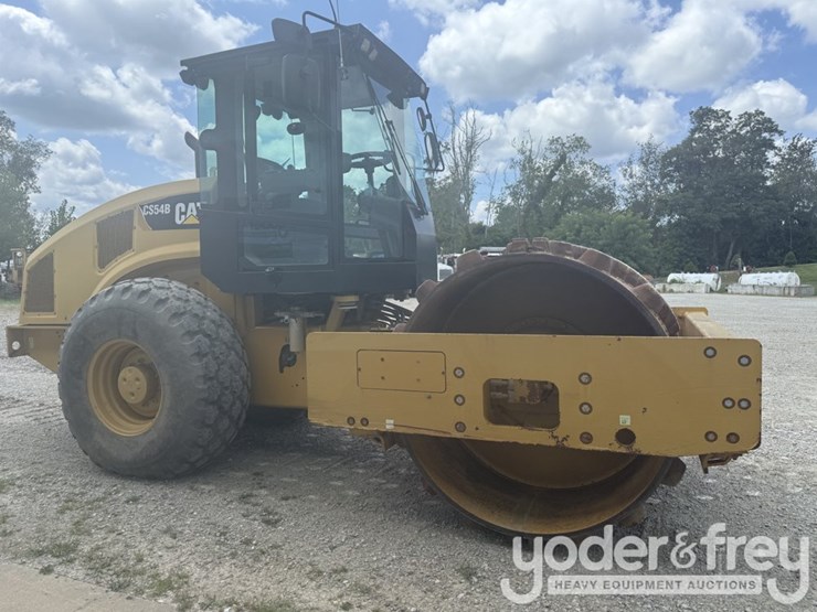 2014-caterpillar-cs54b-image-6