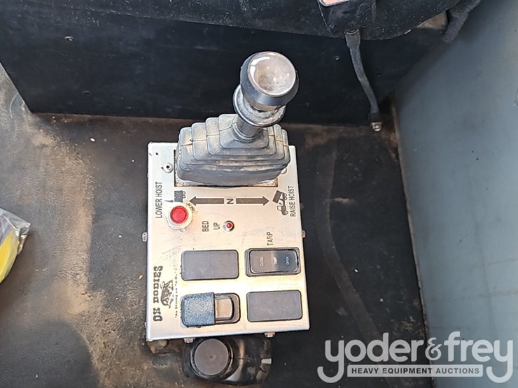 2021-kenworth-t880-image-39