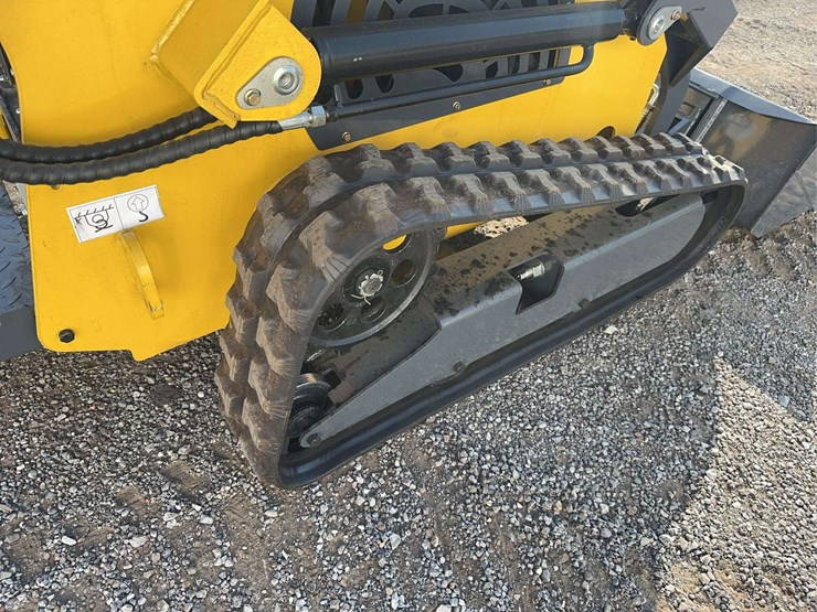 2025-land-hero-mini-stand-on-skid-loader-image-9