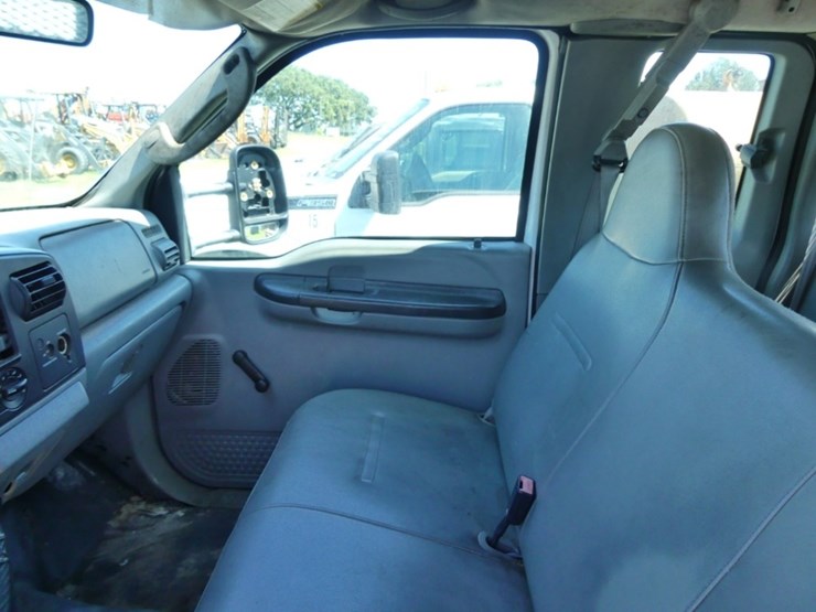 2005-ford-f550-xl-image-13
