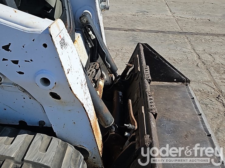2019-bobcat-t740-image-12