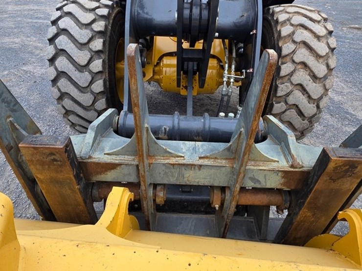 2021-deere-524l-image-47
