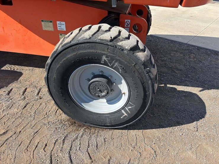 2009-jlg-660sj-image-5