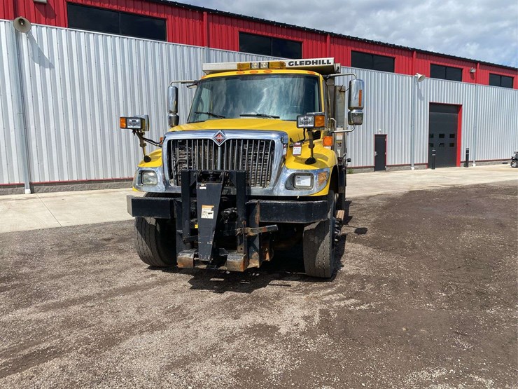 2007-international-7000-dump-truck-image-2